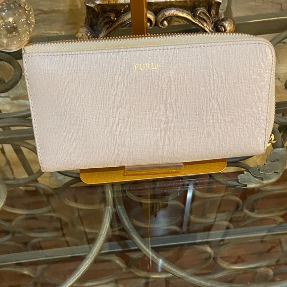 Furla Women's Light Pink Wallet - Picture 1 of 7